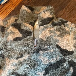 Woman’s Large Army Fleece